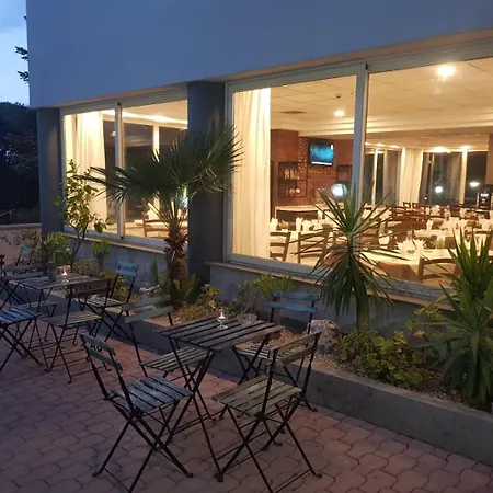 彻佩斯酒店及青年旅馆 酒店 3*